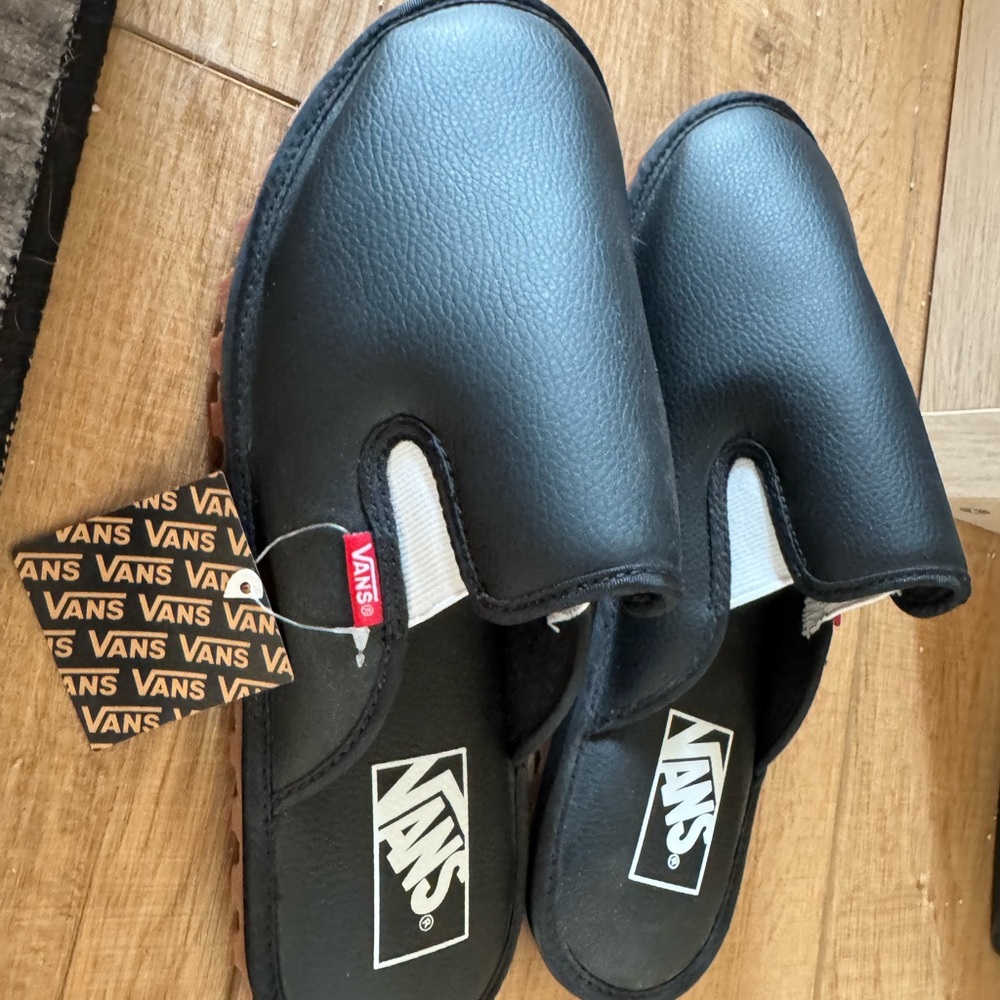 NWT Vans Black and White Leather Mules (Size 8M/9.5W)